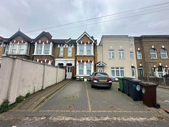 1 Bedroom Flat To Rent In Vicarage Road, E10