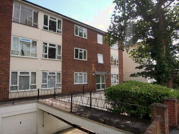 1 Bedroom Flat To Rent In Silverdale Road, Banister Park, Southampton, SO15