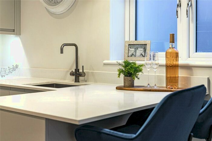 1 Bedroom Flat For Sale In Springfield Lane, Weybridge, Surrey, KT13
