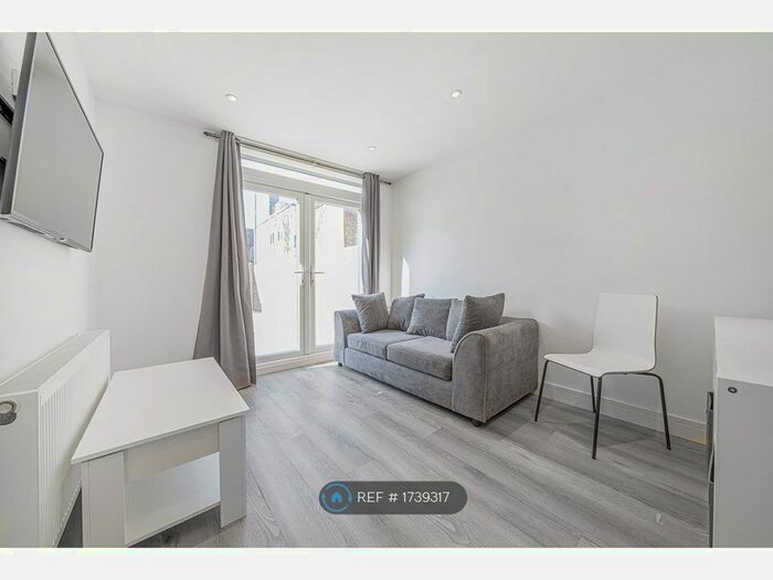 1 Bedroom Flat To Rent In Sedgmoor Place, London, SE5