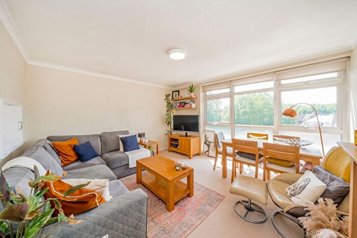 2 Bedroom Flat For Sale In Upper Richmond Road, Putney, SW15