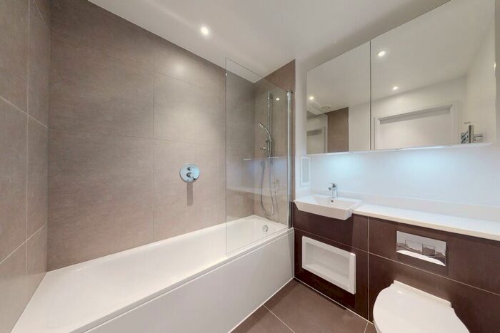 2 Bedroom Apartment To Rent In Park Central East, London, SE1