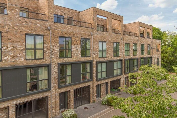 4 Bedroom Town House To Rent In Northrop Road, Trumpington, Cambridge, Cambridgeshire, CB2