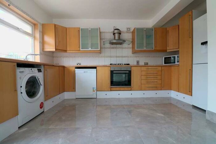 4 Bedroom Semi-Detached House To Rent In Premier Avenue, Grays, RM16