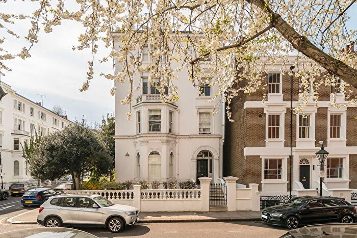 3 Bedroom Flat To Rent In Strathmore Gardens, Kensington, W8