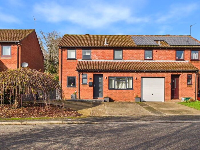 4 Bedroom Semi-detached House For Sale In Goose Acre, Chesham, Buckinghamshire, HP5