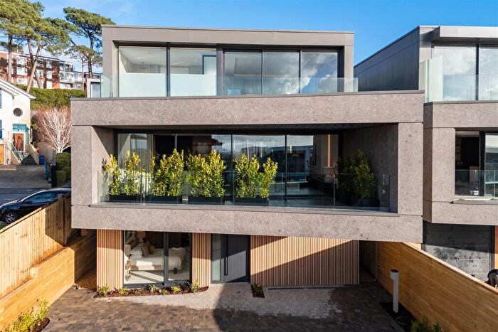 4 Bedroom Detached House For Sale In Partridge Walk, Lilliput, BH14