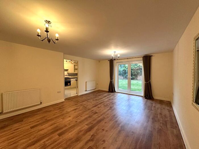 2 Bedroom Flat To Rent In Woodville Court, Stafford Close, Oakwood, N14