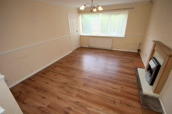 3 Bedroom Terraced House To Rent In Westwood Court, Leeds, LS10