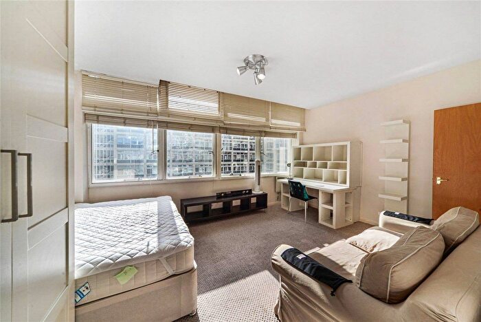 Studio To Rent In Newington Causeway, Elephant And Castle, London, SE1