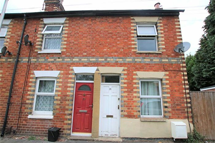 2 Bedroom End Of Terrace House To Rent In Brook Street West, Reading, Berkshire, RG1
