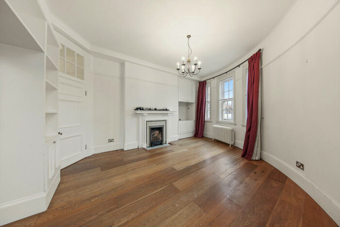 3 Bedroom Flat To Rent In Chalfont Court, Baker Street, NW1