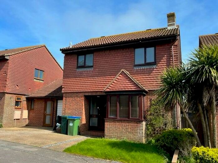 3 Bedroom House To Rent In Park View Rise, Peacehaven, BN10