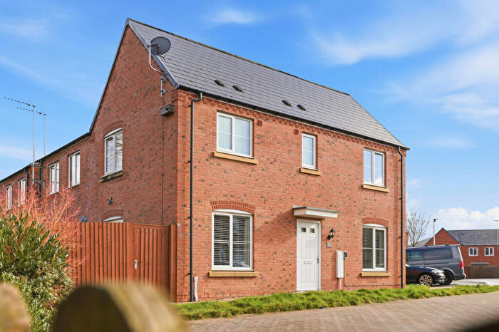 3 Bedroom Semi Detached House For Sale In Hankinson Road, Warwick, CV34