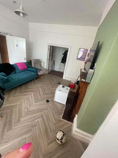 3 Bedroom Flat To Rent In Cardigan Road, LS6