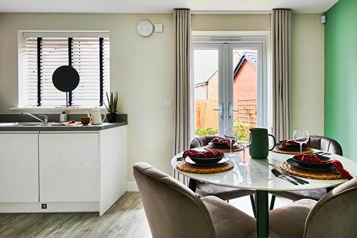 3 Bedroom End Of Terrace House For Sale In Lady Lane, Swindon, Wiltshire, SN25