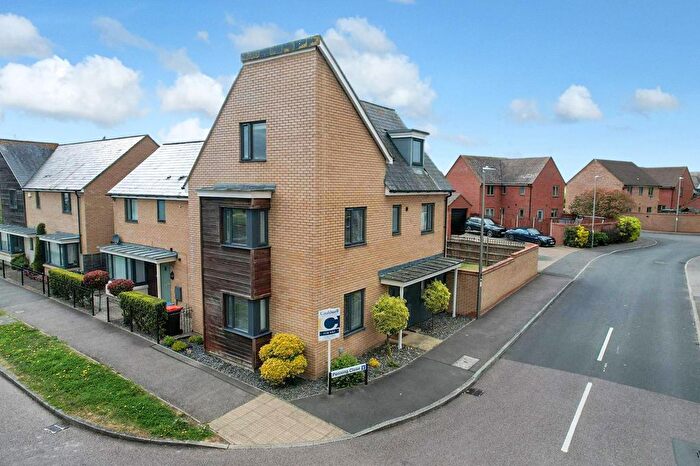 4 Bedroom Semi Detached House For Sale In Penning Close, Oakridge Park, Milton Keynes, MK14