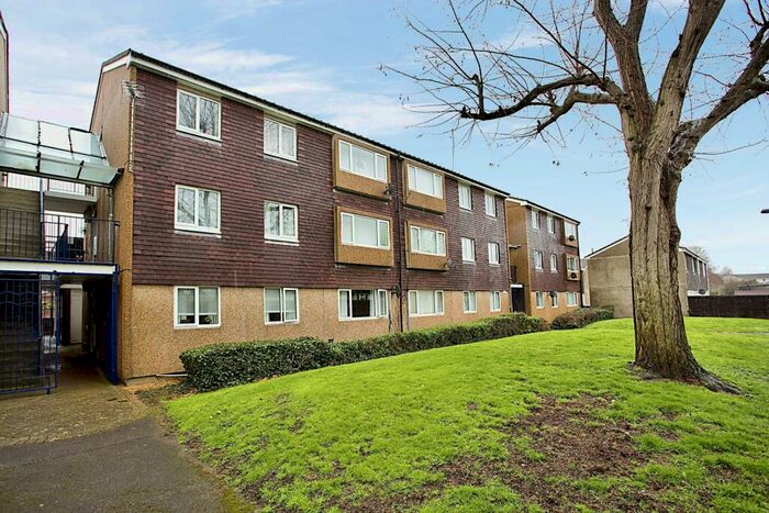 2 Bedroom Flat To Rent In Pipit Close, Gosport, PO12