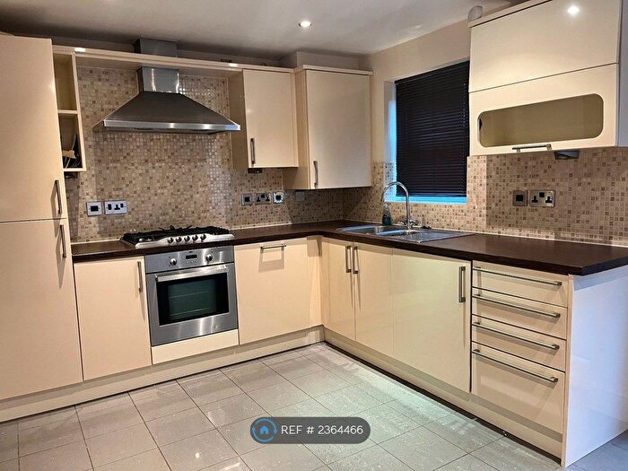 3 Bedroom Terraced House To Rent In Mosley Common Road, Manchester, M28