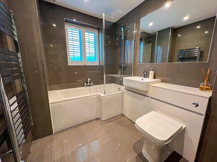 1 Bedroom Apartment For Sale In High Street, West Molesey, KT8