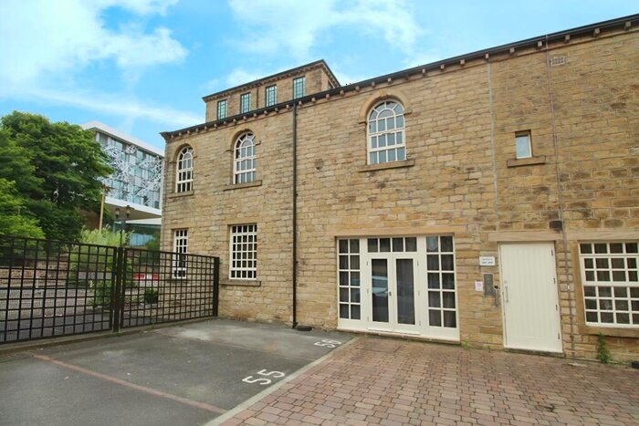 2 Bedroom Apartment For Sale In Commercial Street, Huddersfield, West Yorkshire, HD1