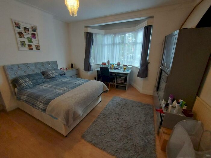 Studio To Rent In Whitchurch Lane, Edgware, Greater London, HA8