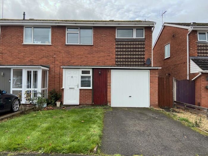 3 Bedroom House To Rent In Court Close, Kidderminster, DY11