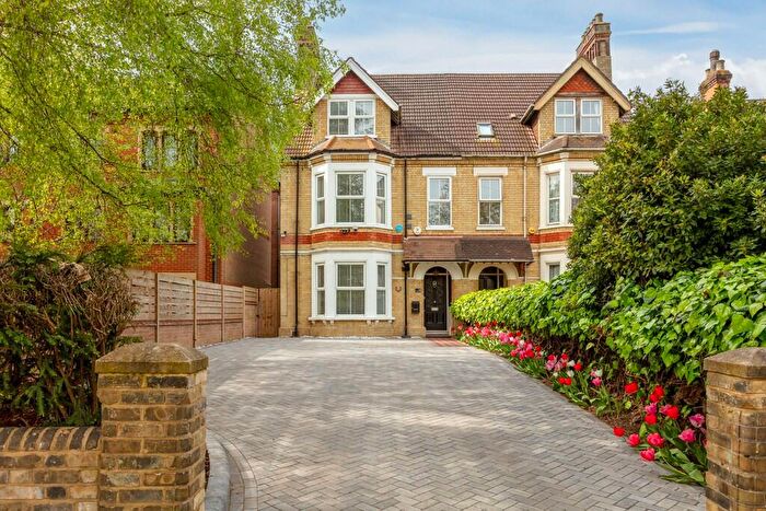 6 Bedroom Semi-Detached House To Rent In Clapham Road, Bedford, Bedfordshire, MK41