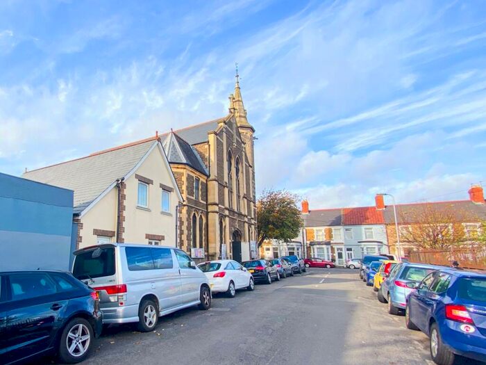 4 Bedroom Semi-Detached House To Rent In Plasnewydd Place, Roath, CF24