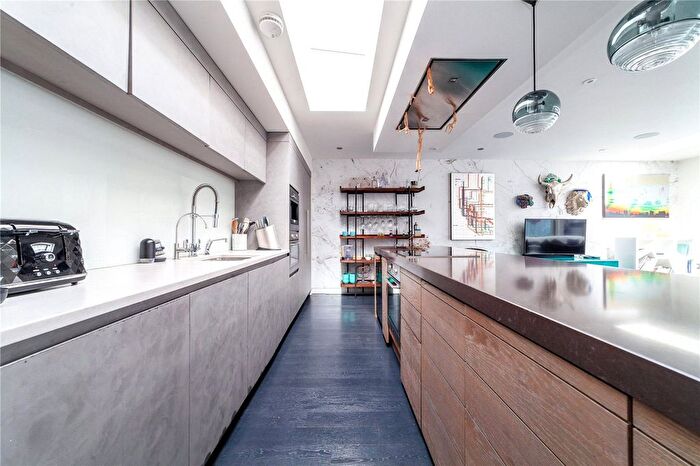 3 Bedroom Flat To Rent In Redchurch Street, Shoreditch, London, E2