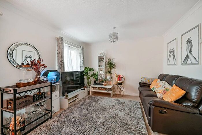 2 Bedroom Flat To Rent In Victoria Street, Slough, SL1