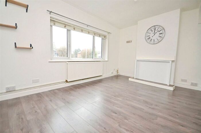 2 Bedroom Flat To Rent In High Street, Hornchurch, Essex, RM12