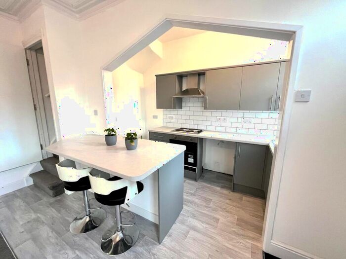 4 Bedroom Terraced House To Rent In Trentham Place Beeston, LS11