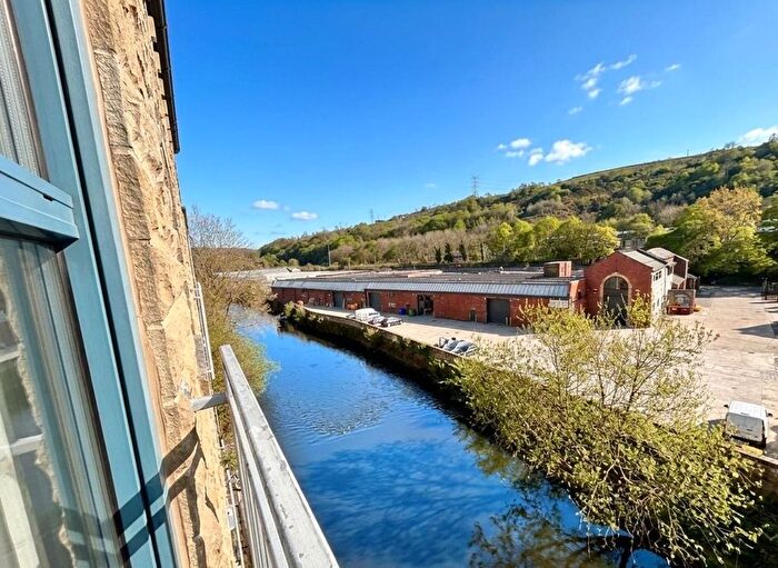 3 Bedroom Flat For Sale In Old Cawsey, Sowerby Bridge, HX6