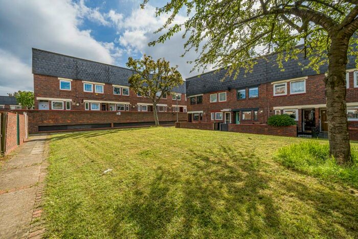 2 Bedroom Maisonette To Rent In Victorian Grove, Stoke Newington, N16