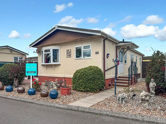2 Bedroom Bungalow For Sale In Shoeburyness, Southend-On-Sea, SS3