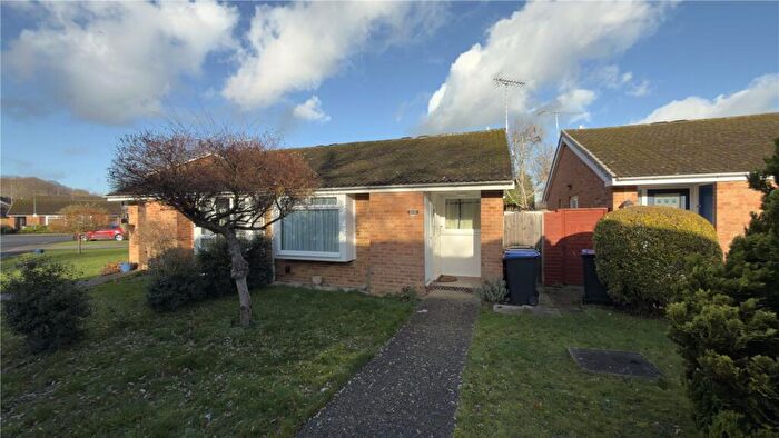 3 Bedroom Bungalow For Sale In Martindale Road, Woking, GU21