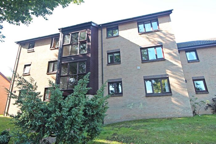 3 Bedroom Flat For Sale In Victoria Road, Netley Abbey, Southampton, SO31