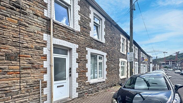 4 Bedroom Semi-Detached House To Rent In Queen Street, Pontypridd, CF37