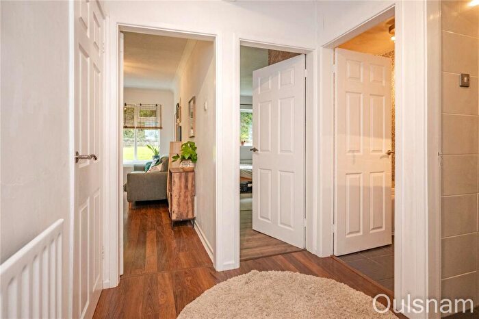 2 Bedroom Apartment For Sale In Stourbridge Road, Catshill, Bromsgrove, Worcestershire, B61