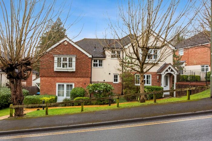 2 Bedroom Flat To Rent In Windrushes, Caterham, CR3