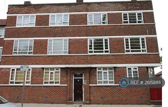 2 Bedroom Flat To Rent In Beverley Drive, Edgware, HA8