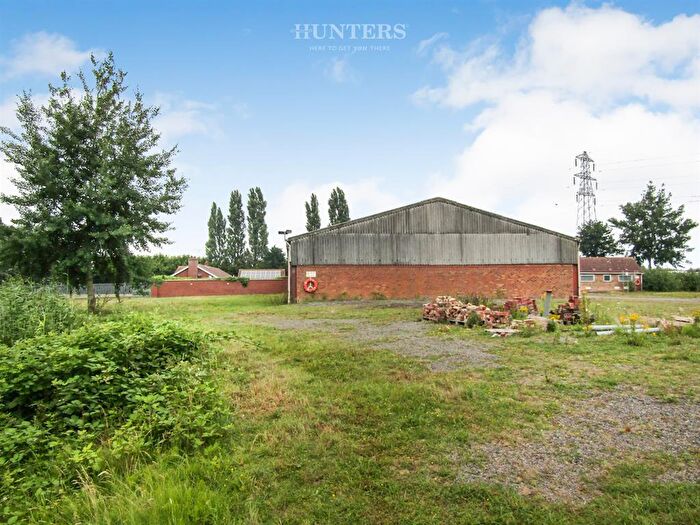 3 Bedroom Bungalow For Sale In Butterwick Road, Messingham, Scunthorpe, DN17