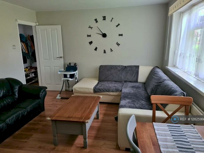 2 Bedroom Flat To Rent In The Willows, Croydon, CR0