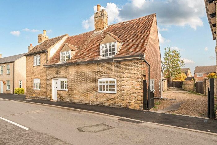 3 Bedroom Cottage For Sale In Berkley Street, Eynesbury, PE19