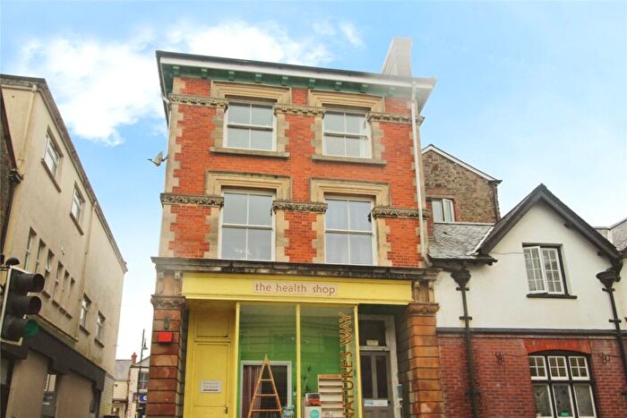 1 Bedroom Flat To Rent In London House, Holsworthy, Devon, EX22
