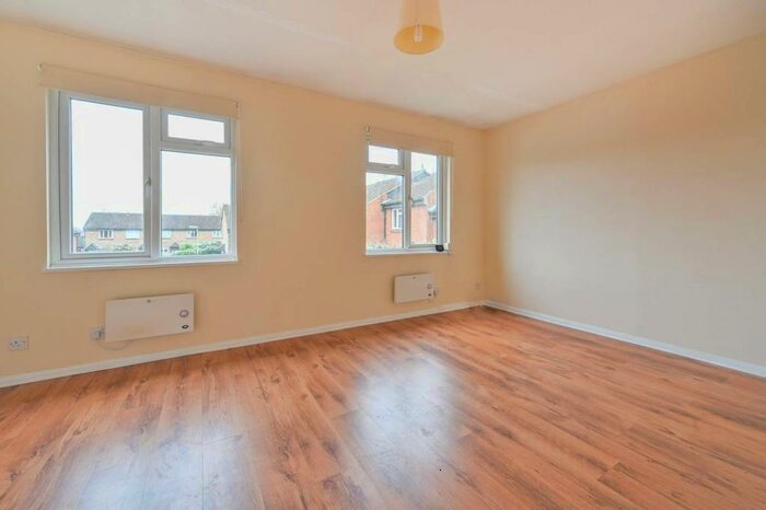 1 Bedroom Flat To Rent In Elder Close, Burpham, Guildford, GU4