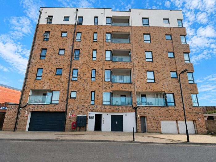 1 Bedroom Flat For Sale In Dover Court, Dominion Road, Southall, Greater London, UB2