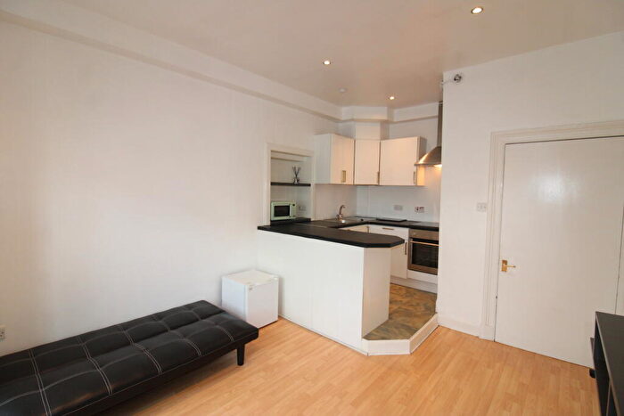 1 Bedroom Flat To Rent In Howard Street, Paisley, PA1