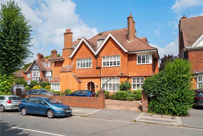 2 Bedroom Apartment For Sale In Eton Avenue, Belsize Park, London, NW3